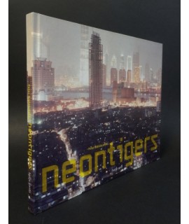 Peter Bialobrzeski: Neontigers. Photographs of Asian Megacities.
