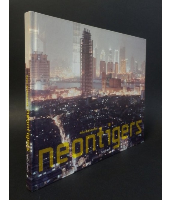 Peter Bialobrzeski: Neontigers. Photographs of Asian Megacities.